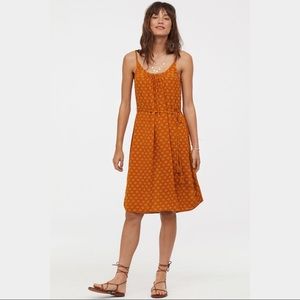 H&M crinkled dress in mustard yellow/patterned size 8